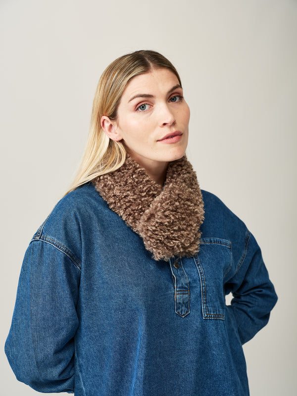 Vintage Collar by Helen Moore
