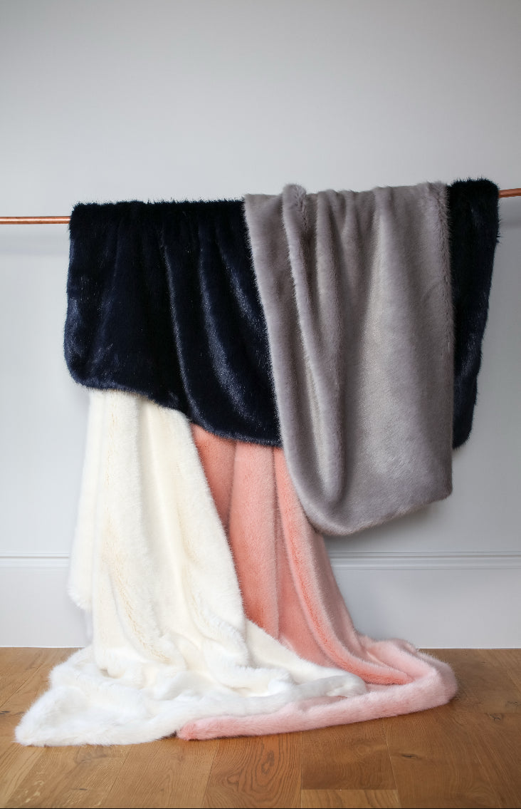 Comforter Throw Pink by Helen Moore
