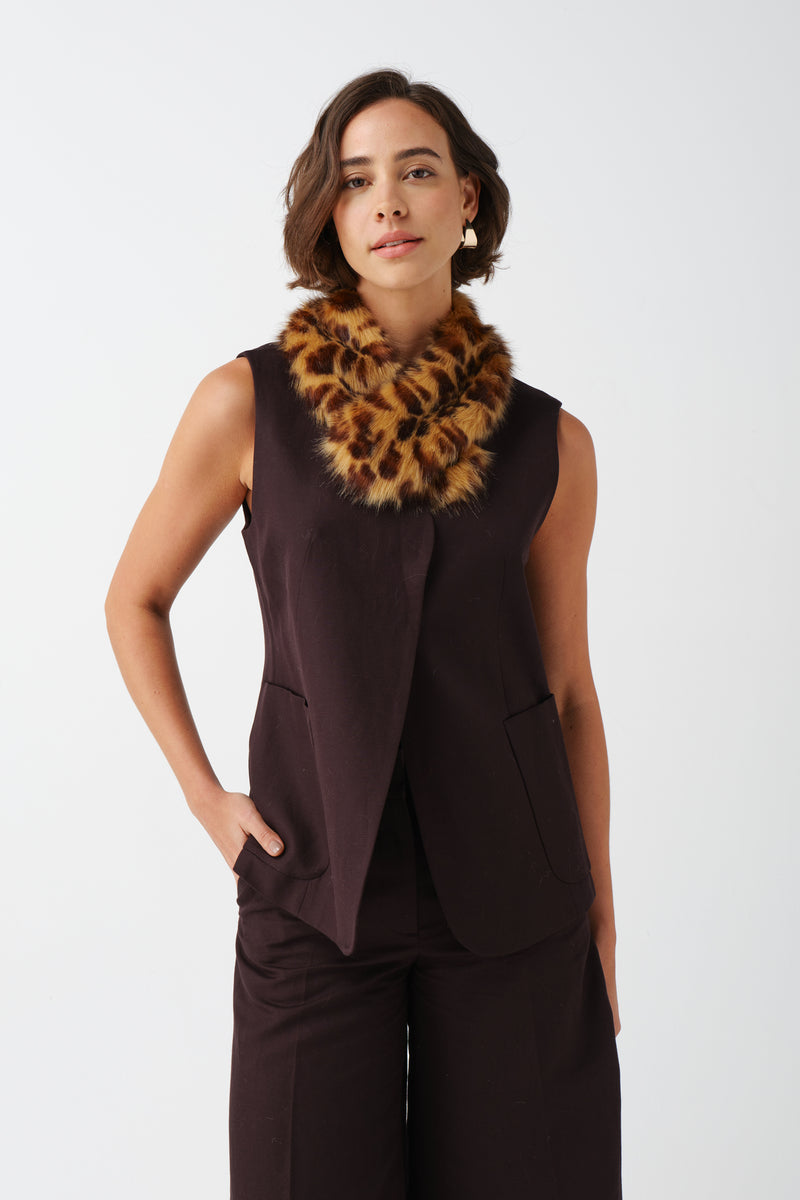 Vintage Collar by Helen Moore