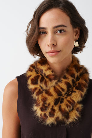 Vintage Collar by Helen Moore