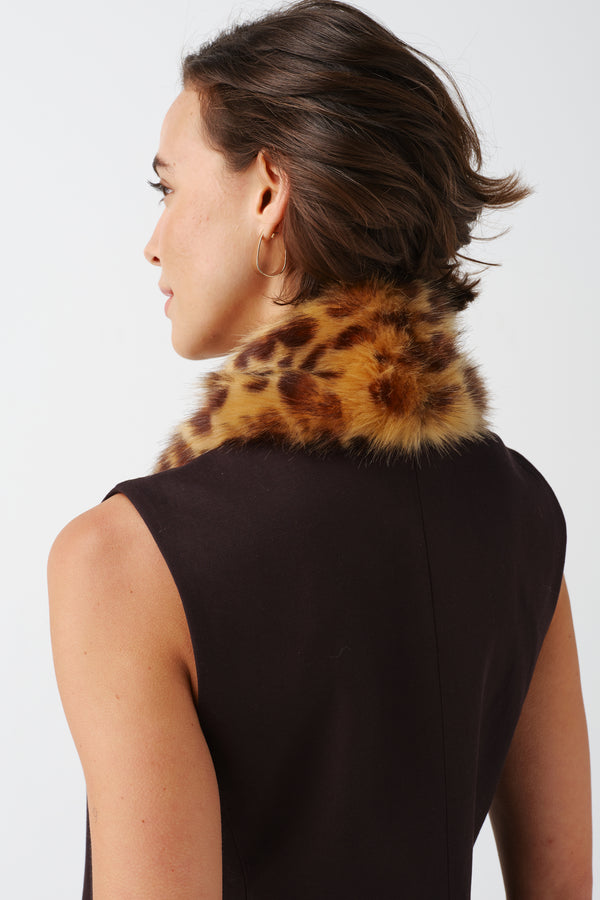 Vintage Collar by Helen Moore